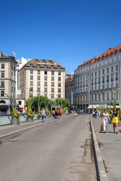 Deutsche Bank und bergues kai — Stockfoto