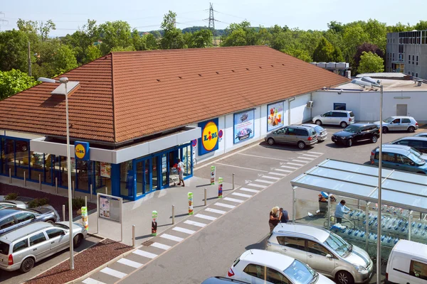 Tienda Lidl cerca del aeropuerto de Ginebra — Foto de Stock