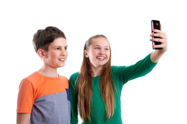 Erkek ve kız selfie alıyor 
