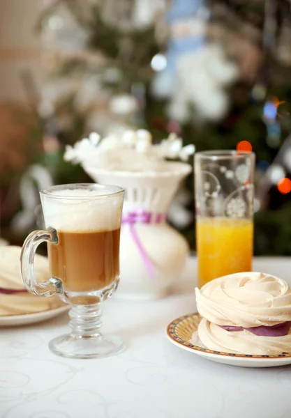 Cup of cappucino with meringue — Stock Photo, Image