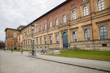 Eski Pinakothek bina