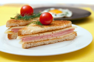 Peynirli tost ve jambon