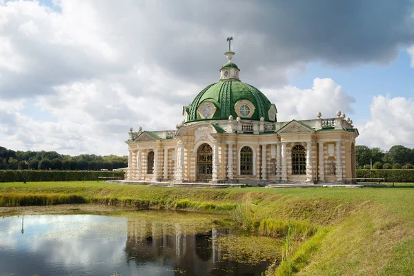 Kuskovo park mağara — Stok fotoğraf