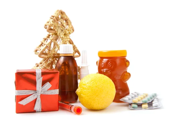 Cadeau de Noël avec des médicaments contre la grippe — Photo