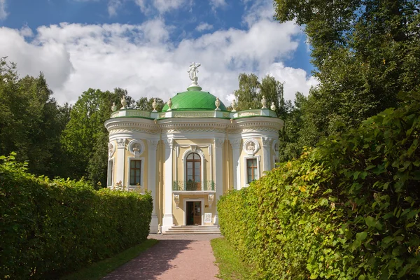 Дом отшельника в парке Кусково — стоковое фото