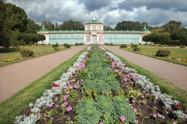 Здание Оранжерейного дворца в парке Кусково — стоковое фото