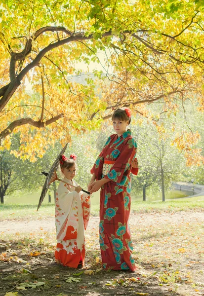 Woman and little girl in   kimono — Stock Photo, Image