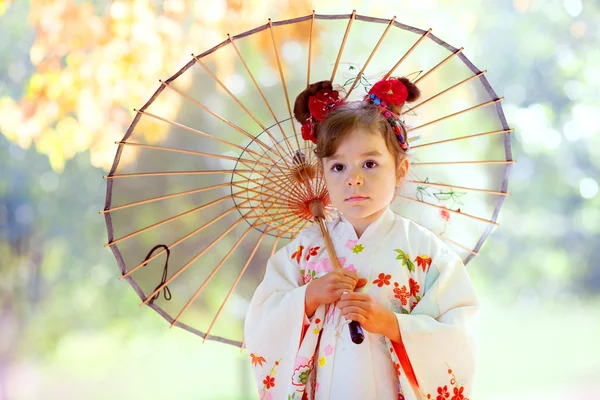 Petite fille en kimono — Photo