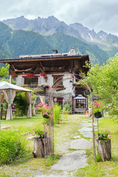 Hotel v Alpách — Stock fotografie