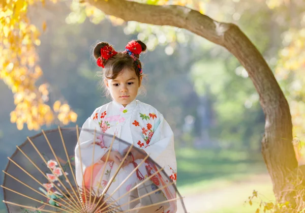 Fille à Kimono — Photo