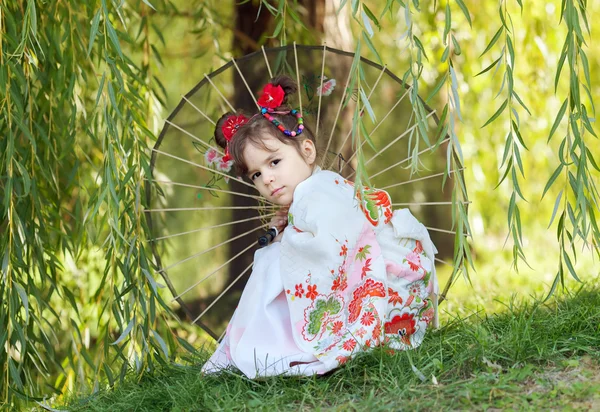 Fata în kimono — Fotografie, imagine de stoc