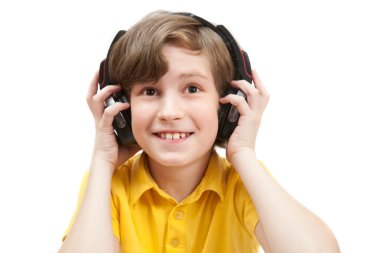 Kulaklık takmış çocuk