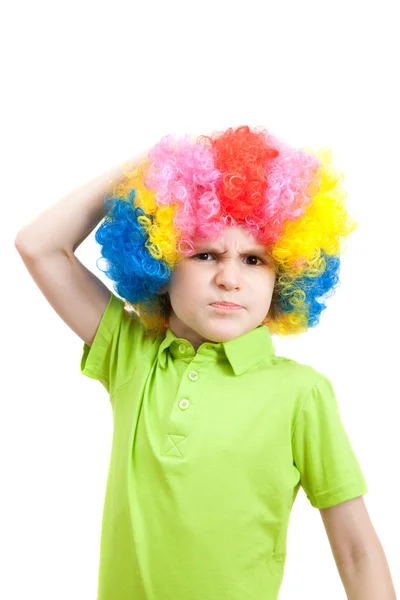 Мальчик в парике — стоковое фото