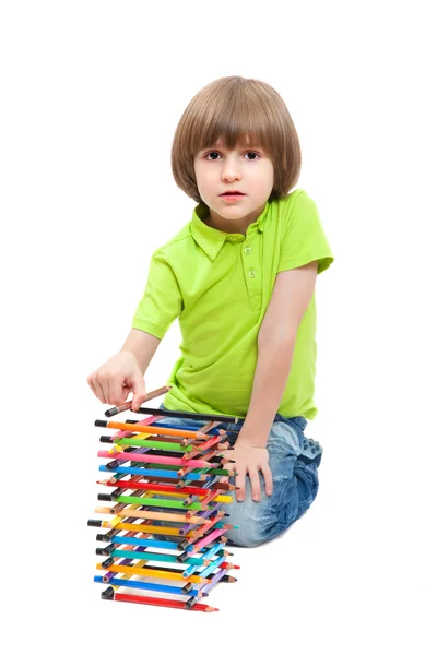 Niño con lápices —  Fotos de Stock