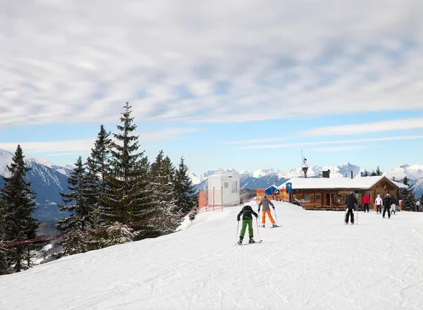 Esquiadores en la estación de esquí Seefeld —  Fotos de Stock