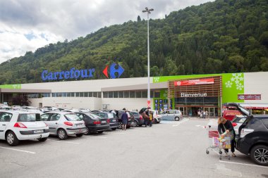 Market yakınındaki park yeri