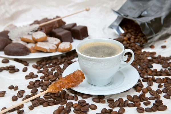 Kaffekopp med sweeets — Stockfoto