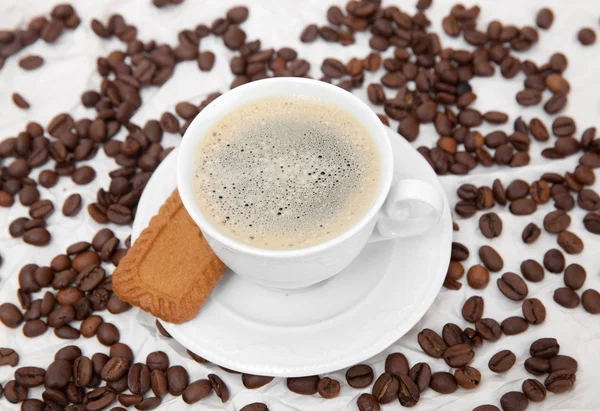 Caneca de café expresso com biscoito — Fotografia de Stock
