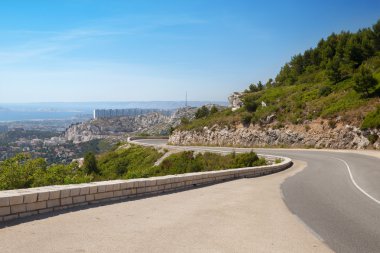 Marsilya görünümünden dağ yolu
