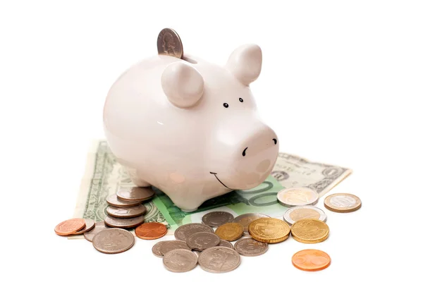 Фарфоровая свинья с монетами и банкнотами — стоковое фото