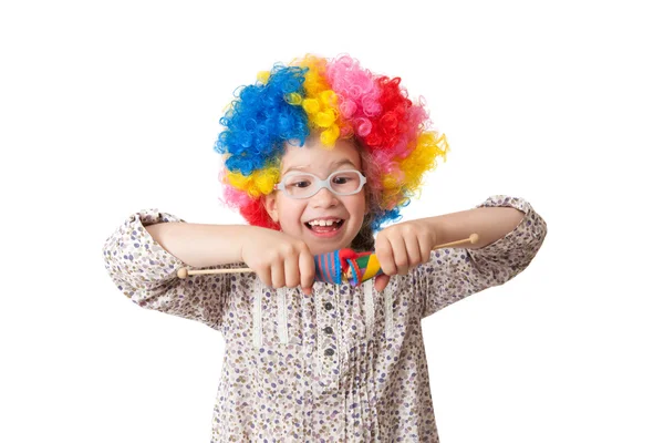 Cheerful girl in clown wig plays — Stock Photo, Image