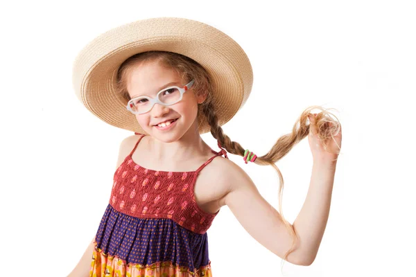 La ragazza sorridente in cappello di paglia — Foto Stock