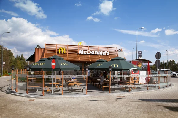 The building of McDonald's restaurant — Stock Photo, Image