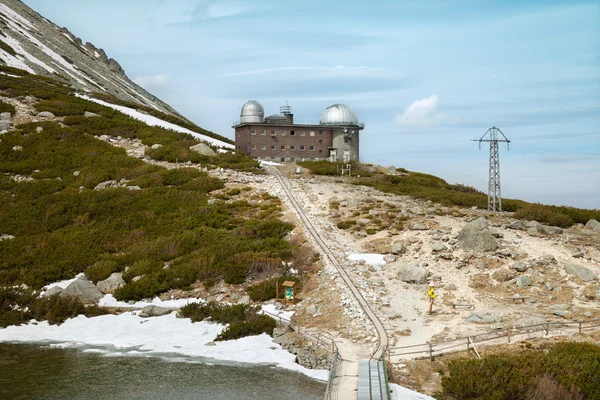 Gebouw van observatory in Slowaakse bergen — Stockfoto