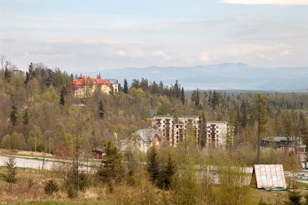 Hotéis de Tatranska Lomnica na primavera — Fotografia de Stock