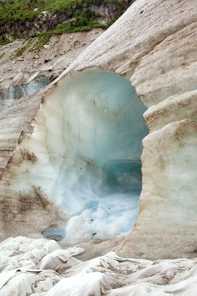 L'ancienne entrée de la grotte de glace — Photo