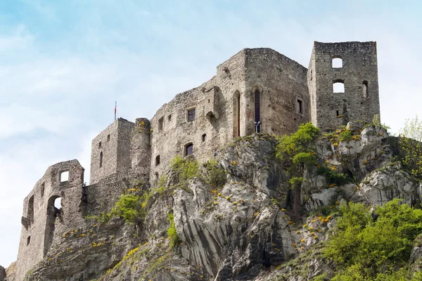 De weergave van Strecno kasteel — Stockfoto