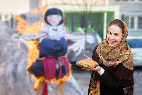 Young woman holding plate of pancakes — Stock Photo, Image