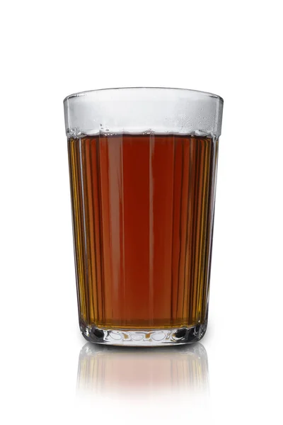 Herbata owocowa w przezroczystej szklanej filiżance na białym tle — Zdjęcie stockowe