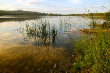 göl kıyısında manzara