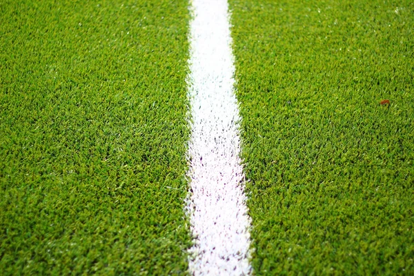 Terrain de football et herbe verte . Photo De Stock