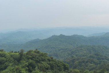 Chandranath Tepeleri Himalayalar 'dan ayrılan Himalayaların doğu kısmıdır..