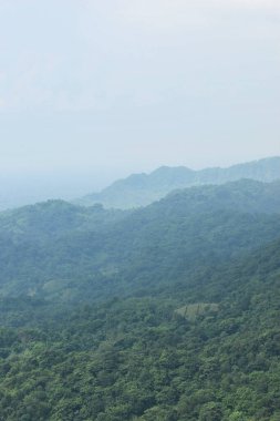 Chandranath Tepeleri Himalayalar 'dan ayrılan Himalayaların doğu kısmıdır..