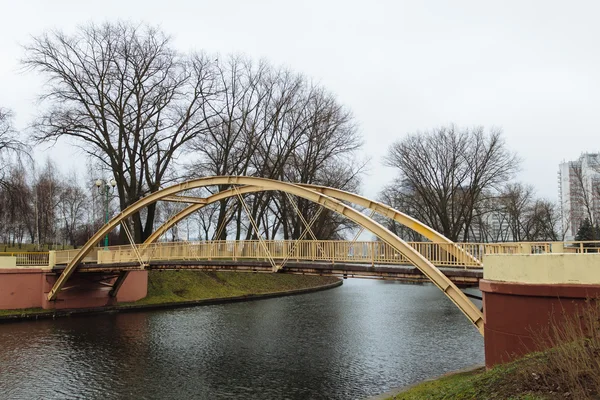 Yellow arch bridge — Stock Photo, Image