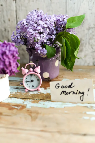 Flores lilás de dois tons com nota Bom Dia — Fotografia de Stock