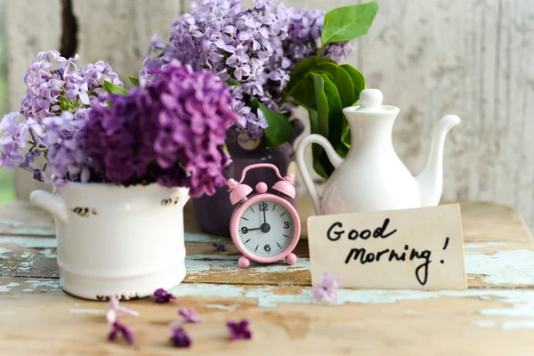 iki Eflatun çiçekler Günaydın Not ile sesi