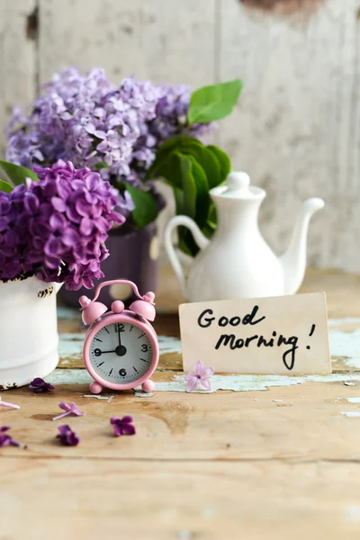 iki Eflatun çiçekler Günaydın Not ile sesi