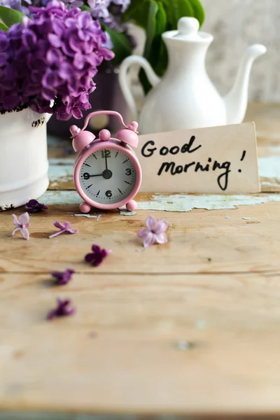 iki Eflatun çiçekler Günaydın Not ile sesi