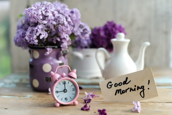 iki Eflatun çiçekler Günaydın Not ile sesi