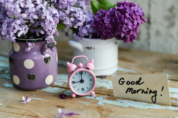 Flores lilás de dois tons com nota Bom Dia — Fotografia de Stock