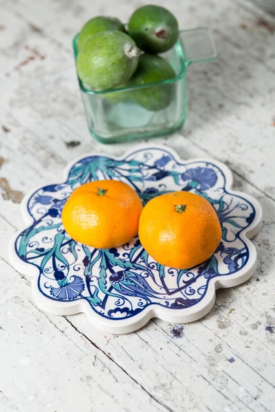Stále ještě ife s mandarinky a feijoa čerstvého ovoce — Stock fotografie