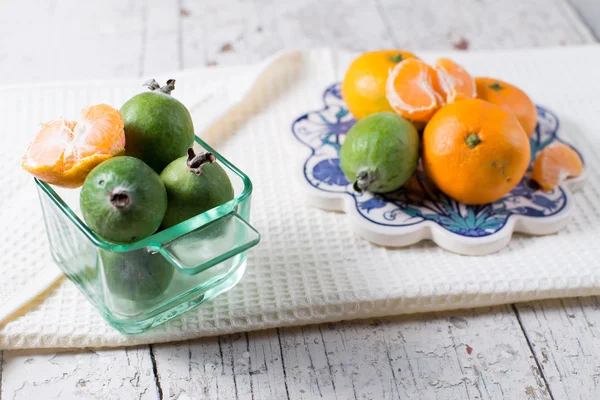 Nog steeds ife met mandarijnen en feijoa vers fruit Stockfoto