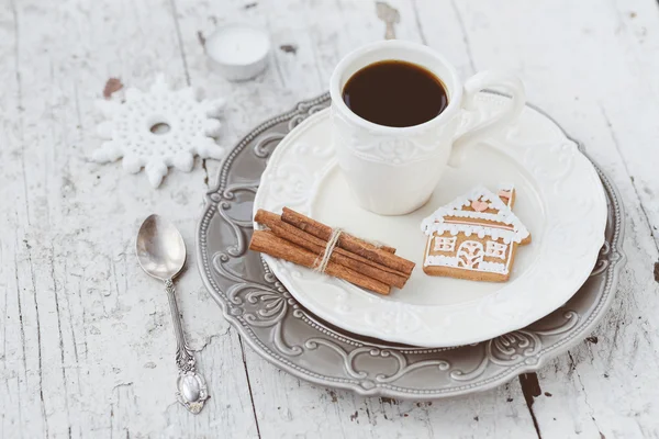 Feliz Navidad composición con café y dulces de jengibre a — Foto de Stock