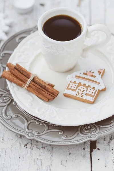 Buon Natale composizione con caffè e pan di zenzero dolci a — Foto Stock