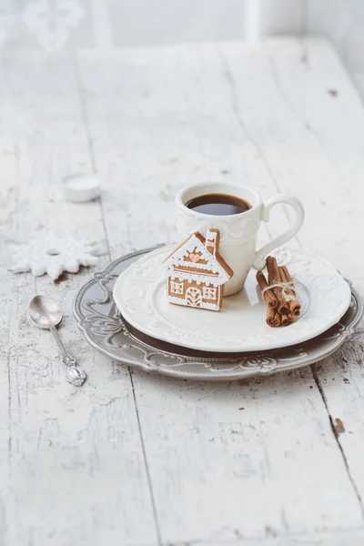 Veselé Vánoce složení s kávou a perník sladkosti — Stock fotografie
