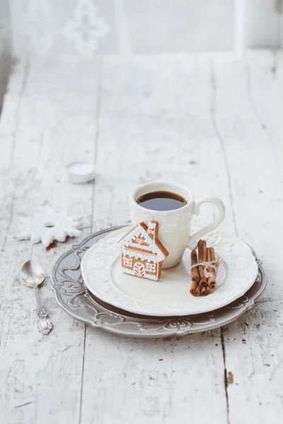 Buon Natale composizione con caffè e pan di zenzero dolci a — Foto Stock